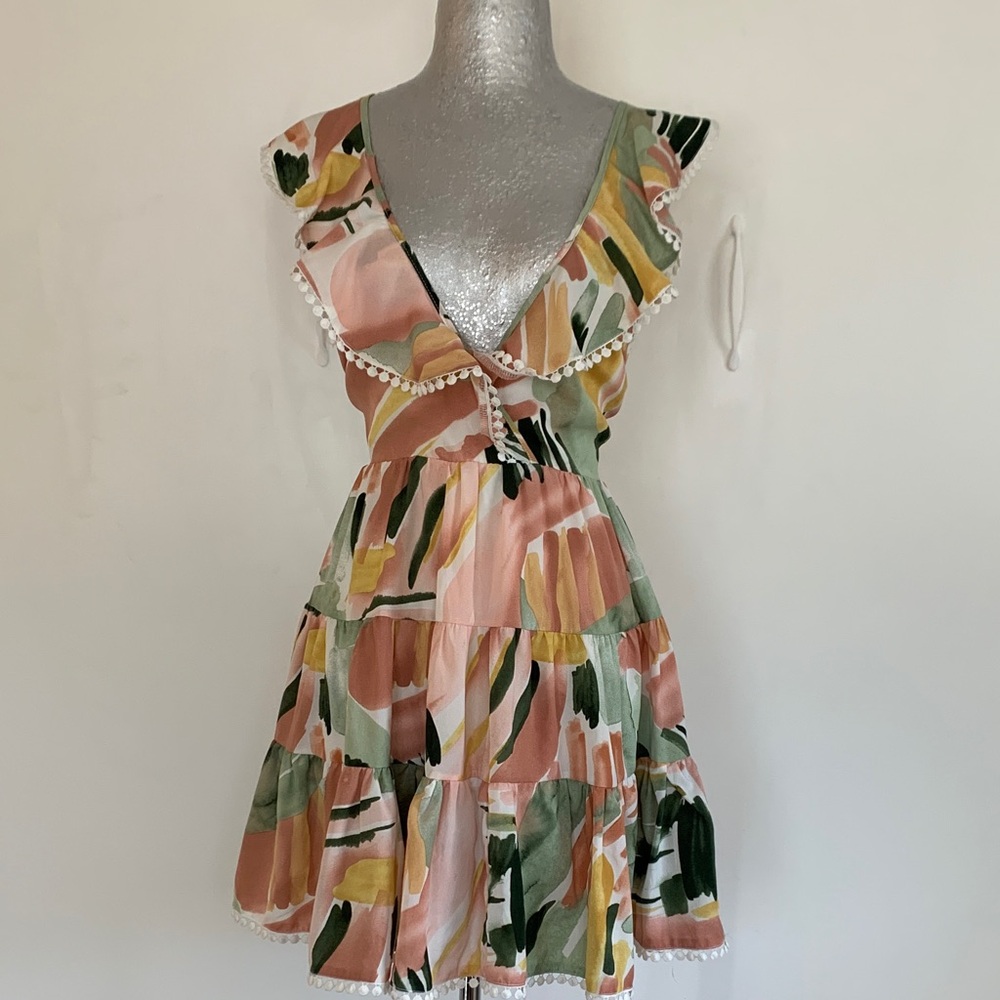 Luxxel summer stray dress size large
Fully lined